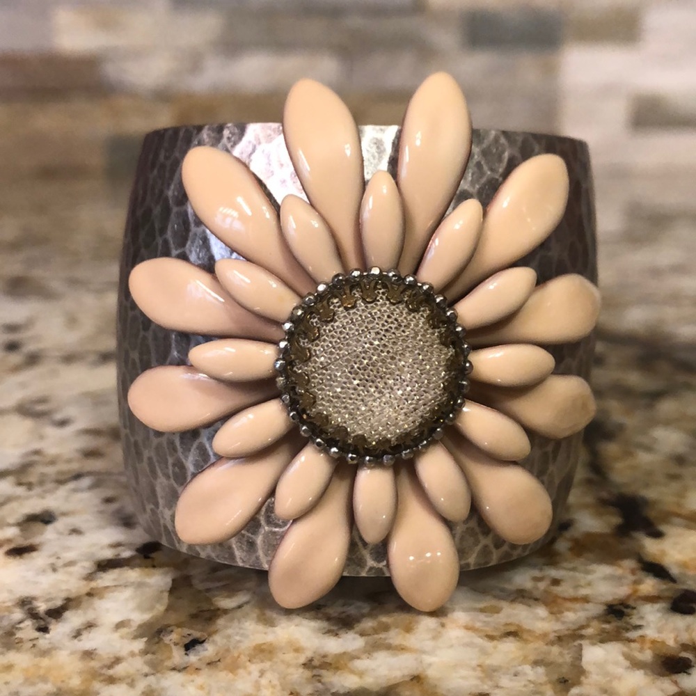 Ollipop Double Daisy Flower Hammered Cuff Bracelet
